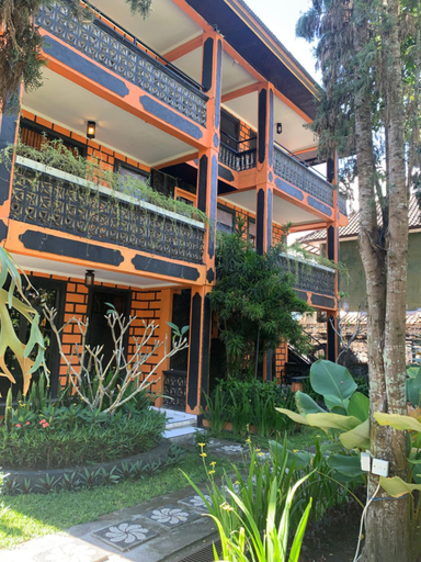 Exterior 11