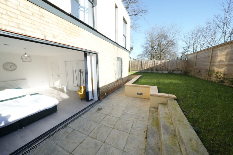 Others 5, Ealing Broadway Great Stay, London