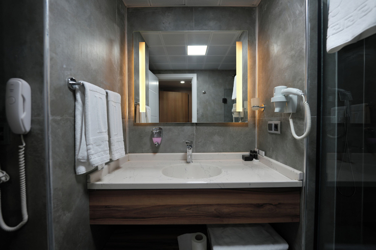 Bathroom 5, Dayman Hotel, Midyat
