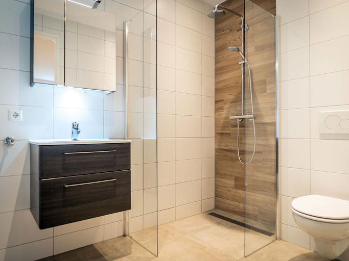 Bathroom 2, Nice Bungalow With Dishwasher in a Holiday Park 1.2 km. From the sea on Texel, Texel