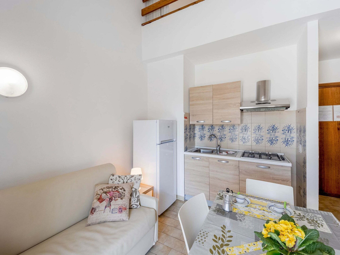 Others 4, Apartment in Loano with garden, Savona