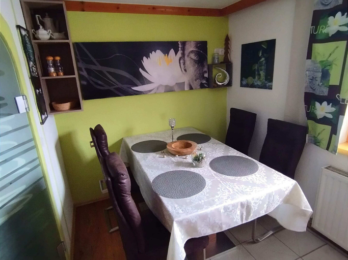 Dining 3, Cosy Apartment With Garden in Salzburger Land, Zell am See