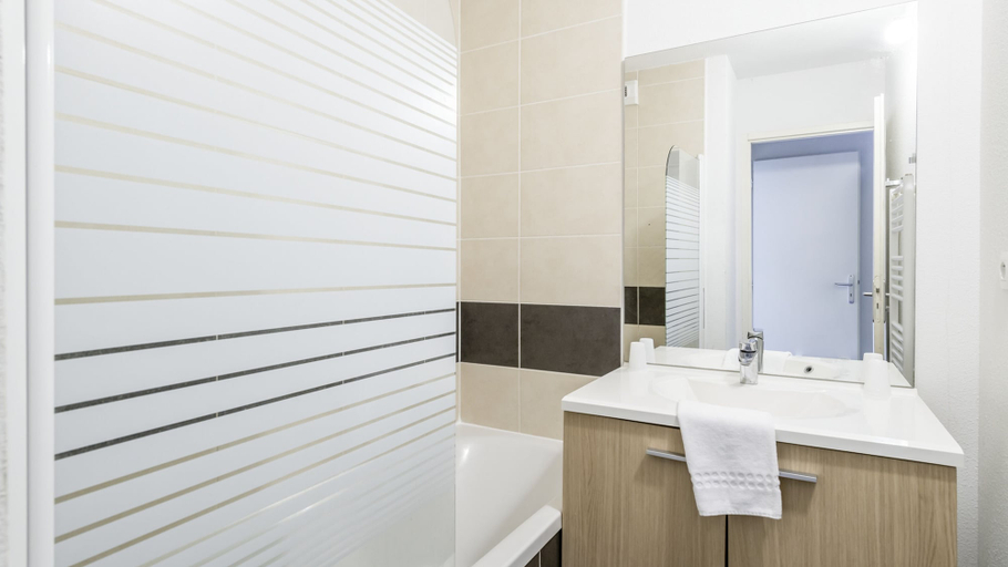 Bathroom 3, Résidence Vacancéole Les Rives du Lac, Gironde