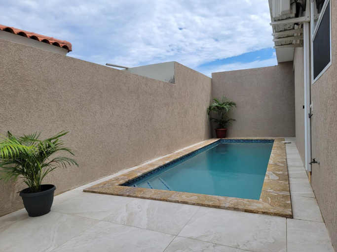 Others 3, Villa de Ana Sleeps 2 With Pool
