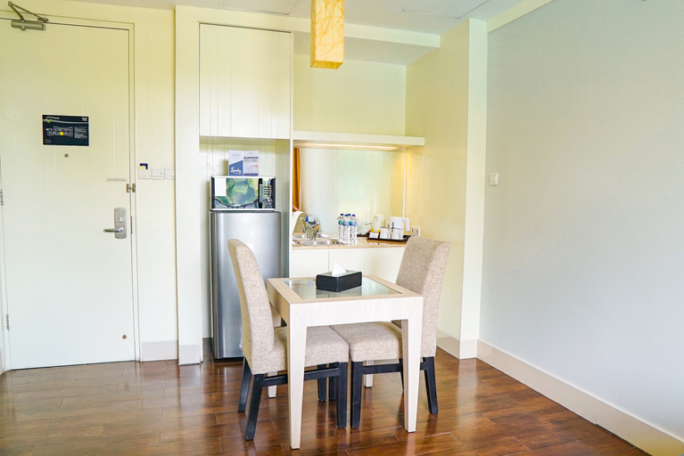 Dining Room 7