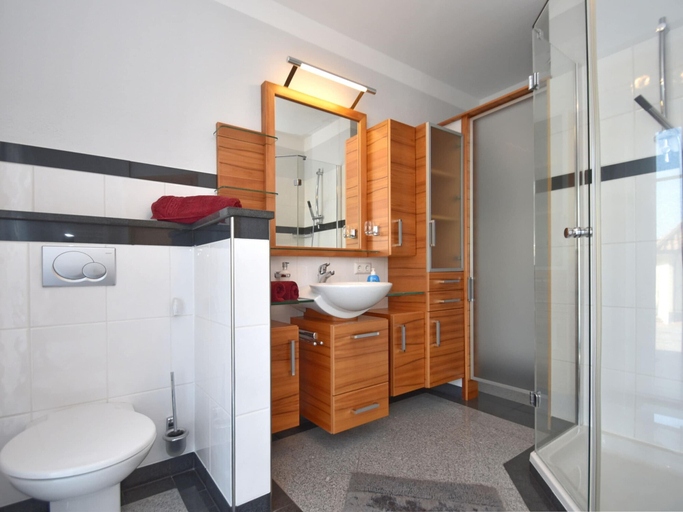 Bathroom 5, Lovely Flat in Deggendorf With Luxurious Furnishings With Southern Flair, Deggendorf