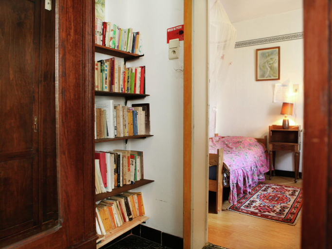 Room 4, Comfortable Mansion in Doomkerke Near Forest, West-Vlaanderen