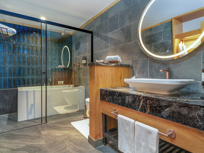 Bathroom 3, The Vale Lodge, Anantnag