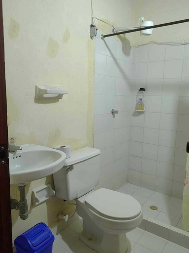 Bathroom 3, Otrolado Lodge, Betania