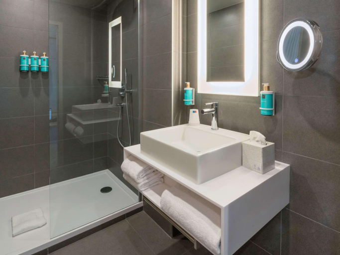 Bathroom 5, Novotel Paris 20 Belleville, Paris