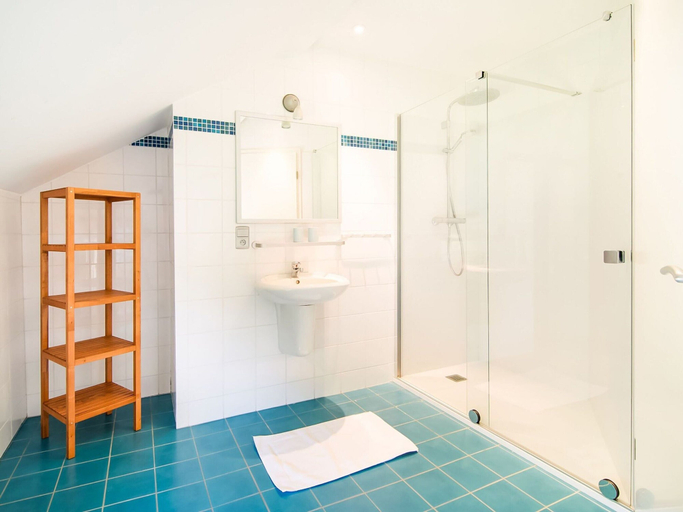 Bathroom 3, Luxurious villa with pool and sauna, and very suitable for culinary workshops!, Liège