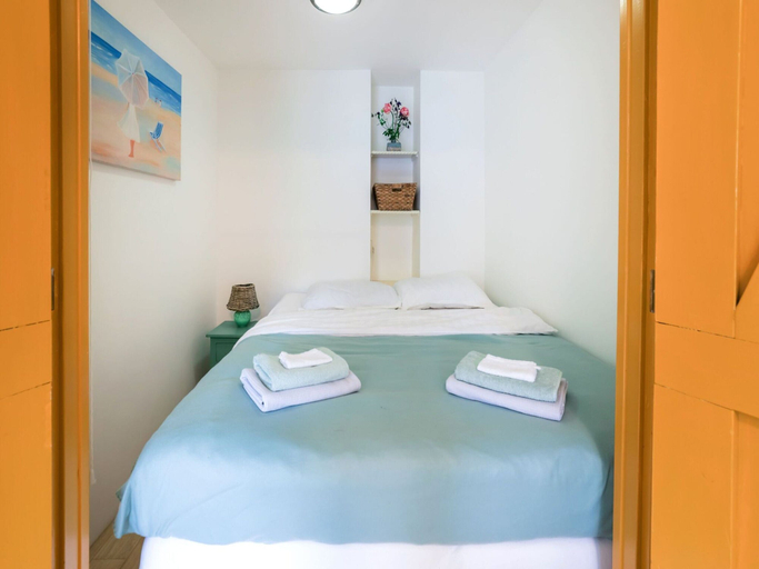 Bedroom 3, Vibrant Apartment in Baflo by Op de Roemte, Winsum