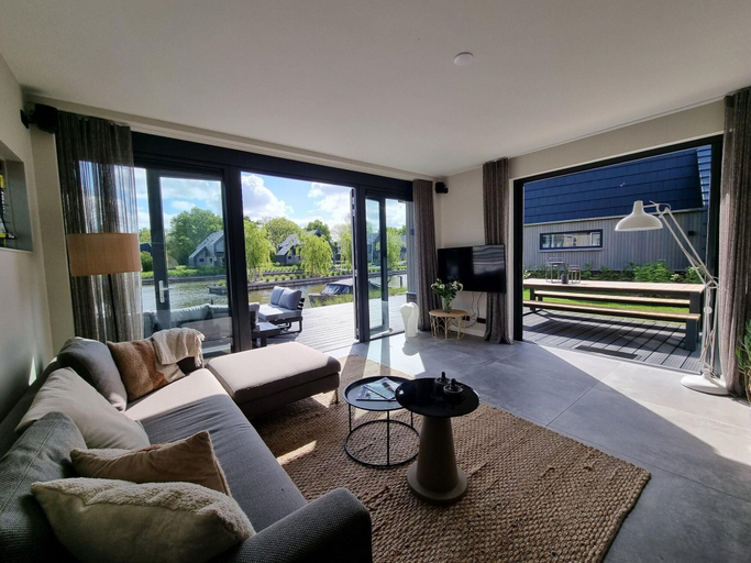 Living room 2, Waterfront Villa w/ Jetty, Gaasterlân-Sleat