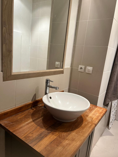 Bathroom 2, Bright studio Bastille, Paris