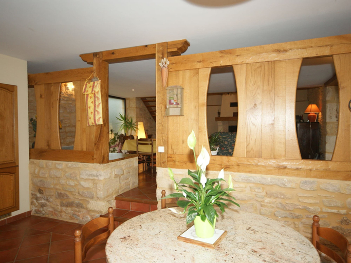 Living room 4, Spacious Holiday Home in Besse With Swimming Pool, Dordogne