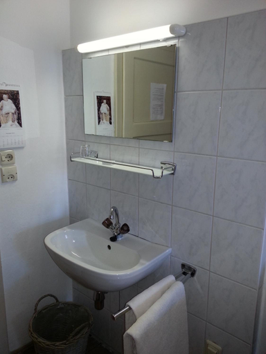 Bathroom, Gasthof Simony Hallstatt B&b, Gmunden