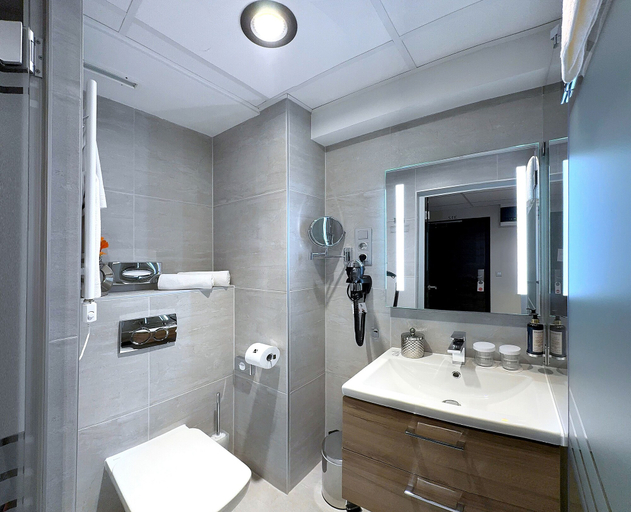 Bathroom 4, Fashion City Hotel, Budapesti