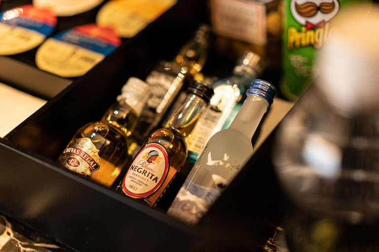 Food & Drinks