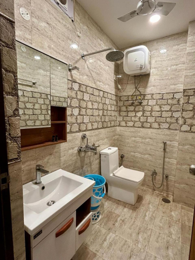 Bathroom 4, Hotel The Heera Divine By WB Inn, Kanpur Nagar