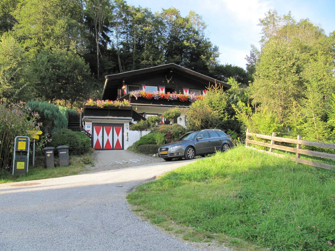 Exterior 2, Cozy Apartment in Niedernsill With a Great View, Zell am See
