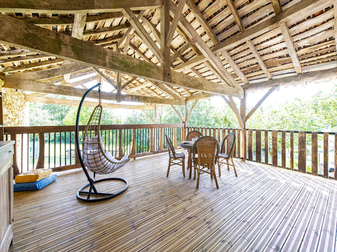 Balcony 3, Tranquil Holiday Home in Soturac With Pool, Lot