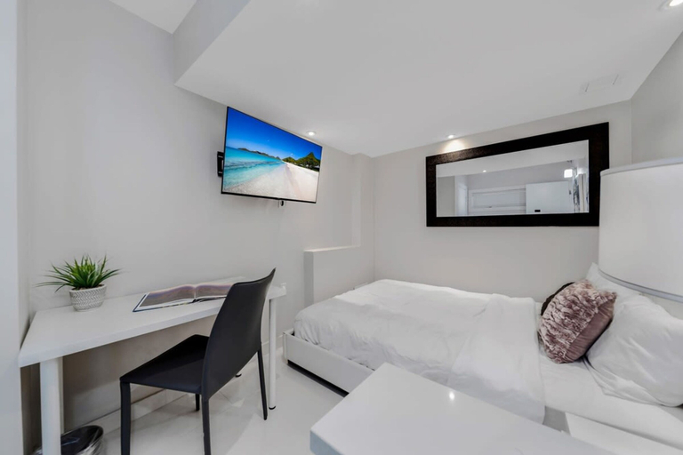 Room 5, Azure Skies High Floor, Miami-Dade