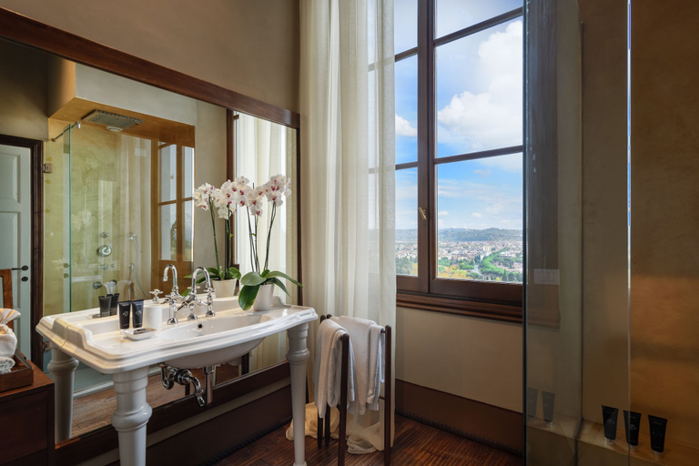 Bathroom 4, Il Salviatino, Florence
