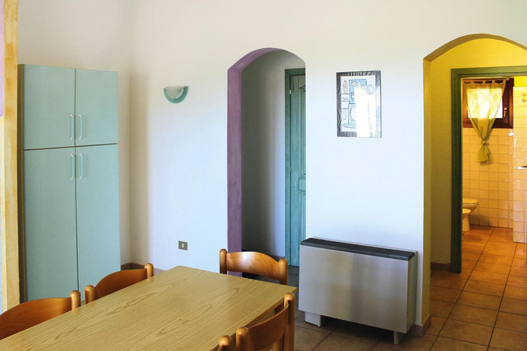 Dining 2, Apartment in Cannigione Near Sea Beach, Olbia-Tempio