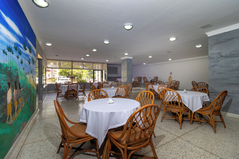 Food & Drinks 4, Hotel Axis Inn By GEH Suites, Santa Marta (Dist. Esp.)
