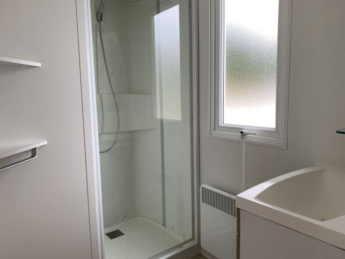 Others 2, Neat Chalet With Microwave, Antwerp at 39 km, Antwerpen