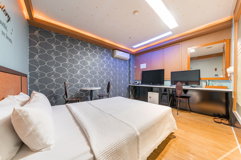 Bedroom 4, Oryu Bon Motel, Guro