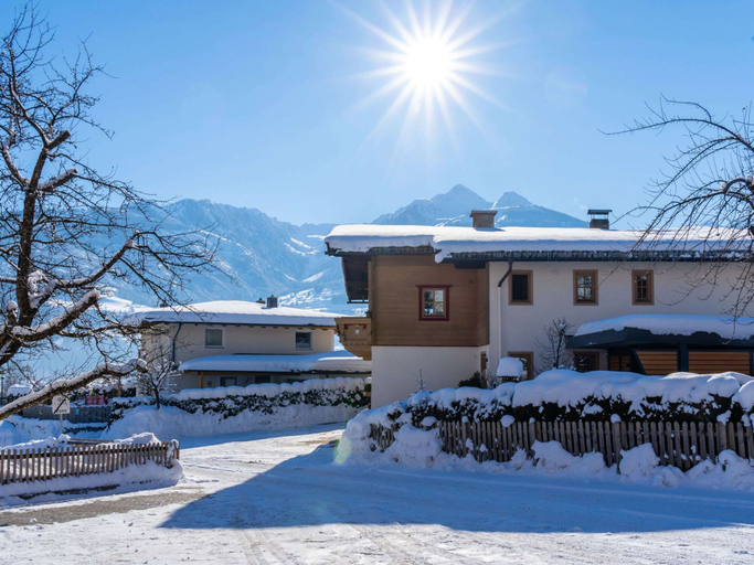 Exterior 4, Cosy Apartment With Garden in Salzburger Land, Zell am See
