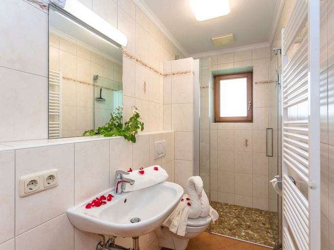 Bathroom 4, Elegant Apartment in Saalbach-hinterglemm Near Ski Bus, Zell am See