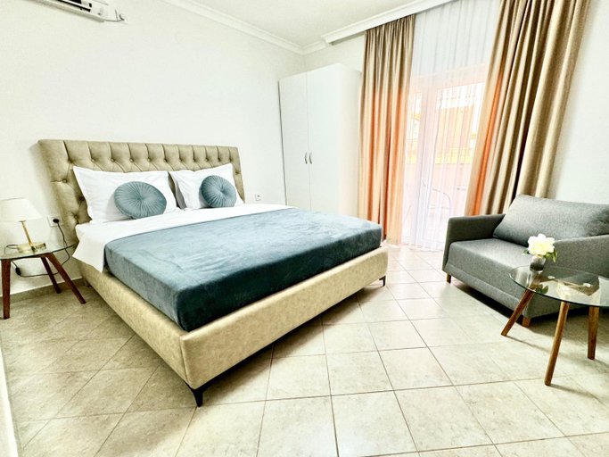 Others 3, Lajla Apartments