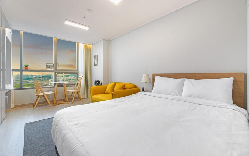 Bedroom 12