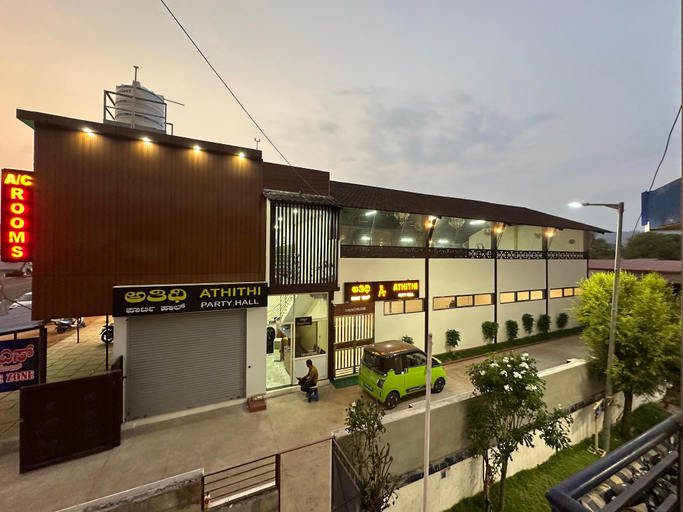 Exterior & Views