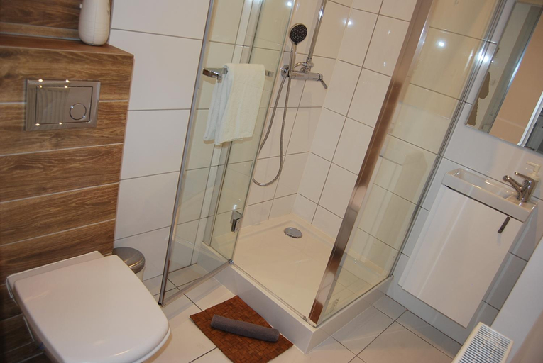 Bathroom 3, White House, Warsaw