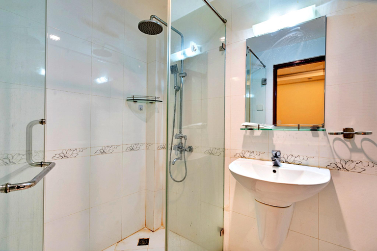 Bathroom 12