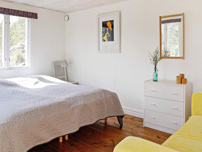 Bedroom 2, 5 Person Holiday Home in Mellosa, Flen