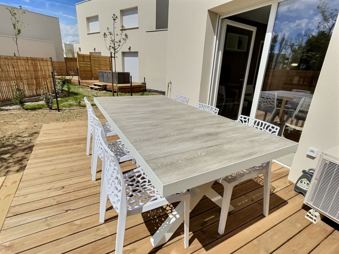 Garden, Pleasant Maisonette With Terrace Near the sea, Hérault