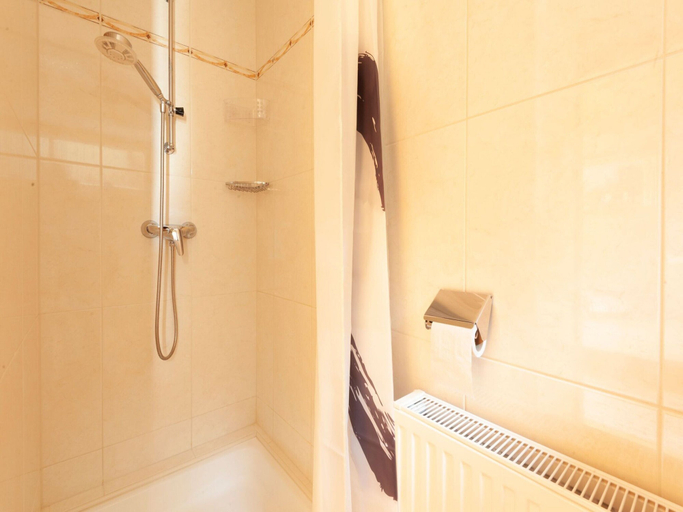 Bathroom 5, Wooden Apartment in St Johann in Tirol With a Terrace, Kitzbühel