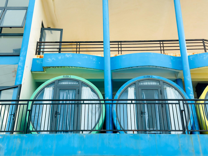 Exterior 3