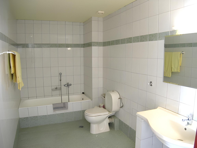 Bathroom 2, Olympic Suites, Crete