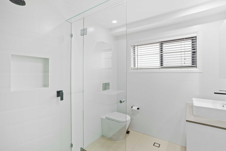 Bathroom 4, Stay on Sunbrite, Gold Coast
