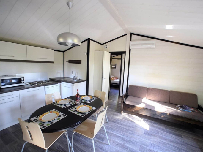 Others 2, Chalet With Dishwasher on a Hill, Tarn-et-Garonne