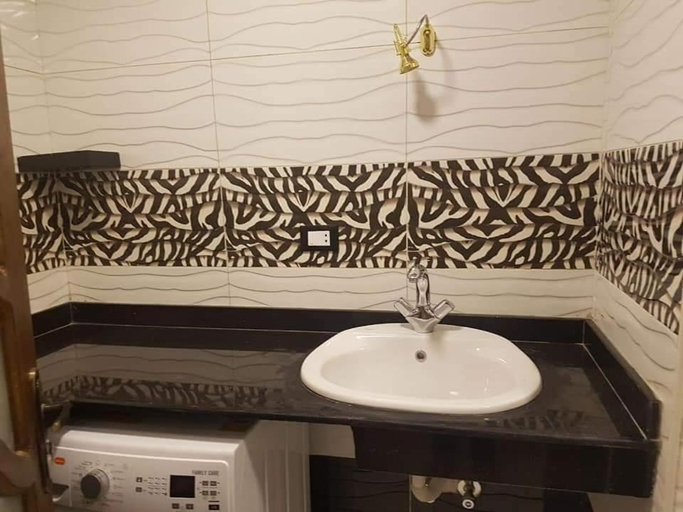 Bathroom 3, Door Inn, Ardhah