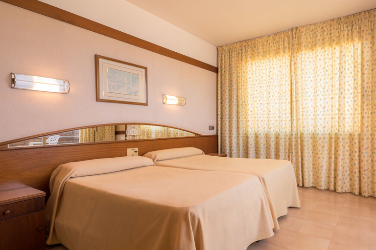 Bedroom 3, htop Royal Sun - Fun, Barcelona