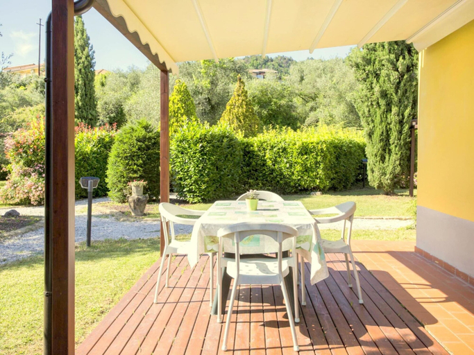 Balcony 5, Charming Residence in the Hills Surrounding La Spezia, La Spezia