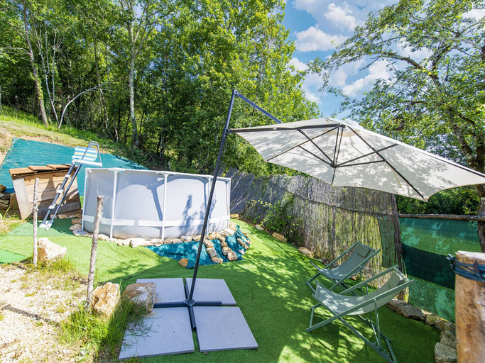Garden 4, Tranquil Holiday Home in Soturac With Pool, Lot