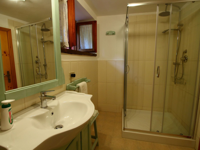 Bathroom 3, Spacious Villa With Pool in Fabriano Italy, Ancona